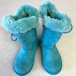 Toddler size 9 faux lined boots